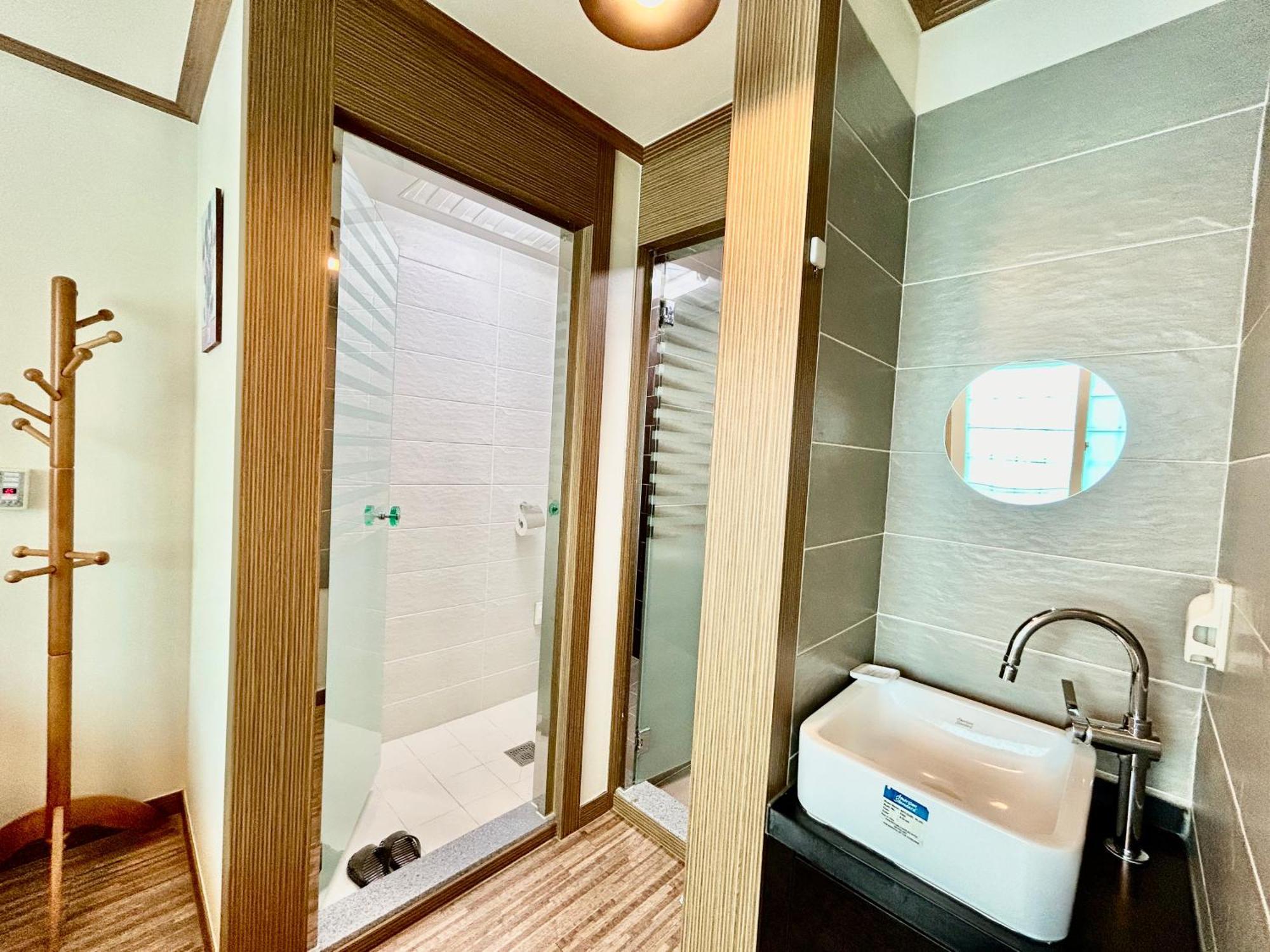 Okpo Business Hotel Geoje Extérieur photo