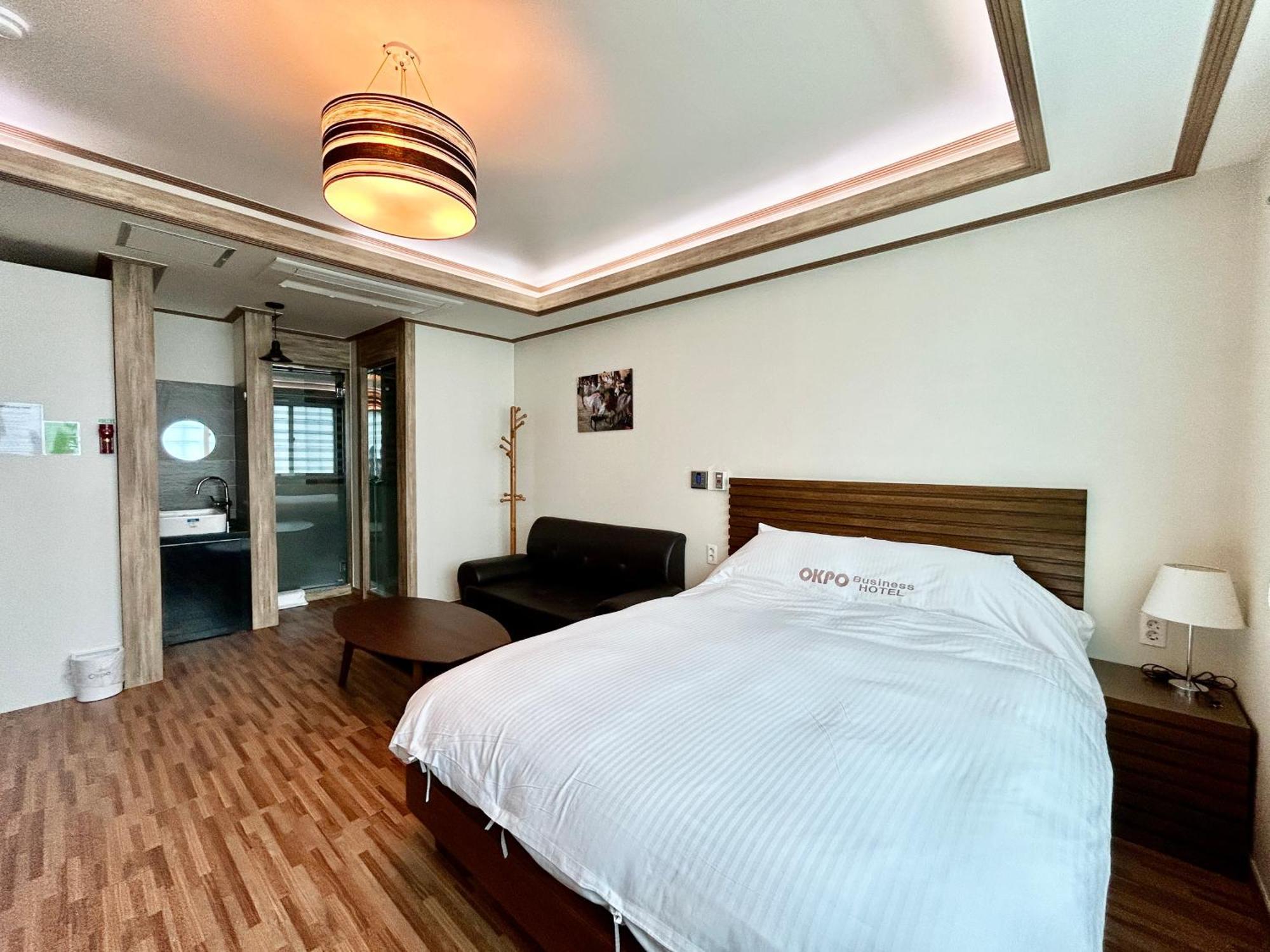Okpo Business Hotel Geoje Extérieur photo