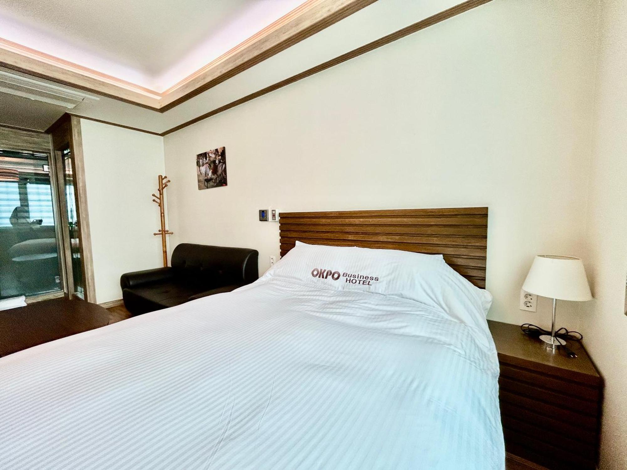 Okpo Business Hotel Geoje Extérieur photo